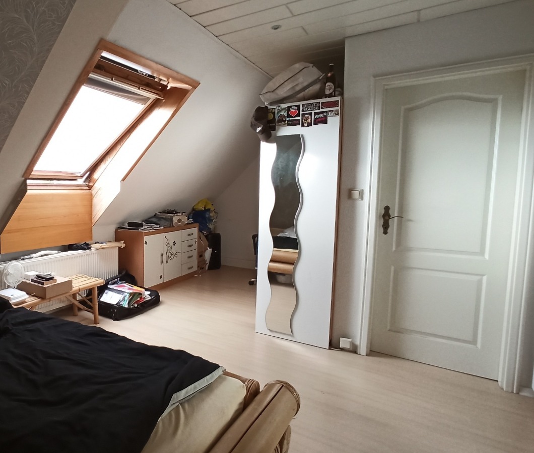 Das ausgebaute Dachgeschoss mit großem Dachfenster, für viel Licht.