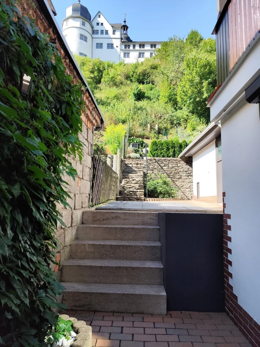Ansicht zum kleinen Hof in Richtung Schloss