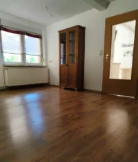 Das Ess-oder Wohnzimmer im Erdgeschoss-teilmöbliert