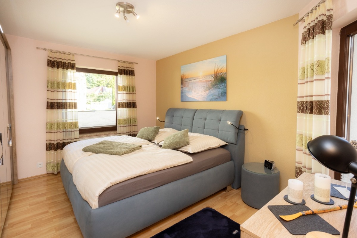 Das gemütliches Schlafzimmer mit Terrassen-Zugang