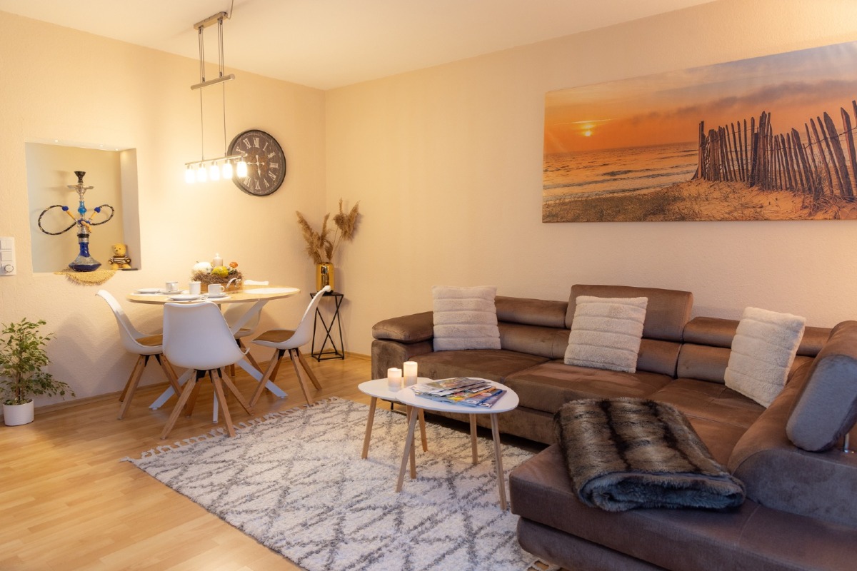 Das Wohnzimmer-mit Essbereich
