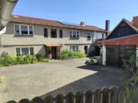 Ansicht Wohnhaus mit Nebengelass