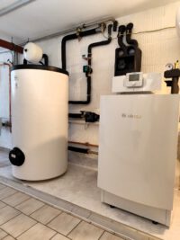 Heizungsraum mit moderner Heiztechnik