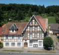 Ansicht von der Straßenseite - Historische Villa mit Saal & Bühne im Südharz – Denkmalprojekt mit Potenzial
