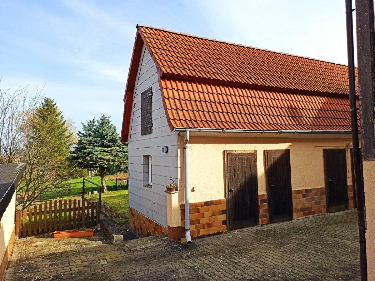 Das Nebengelass/ Stallung/ kleine Werkstatt und Zugang zum Garten