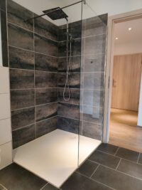 Bodengleiche große Dusche