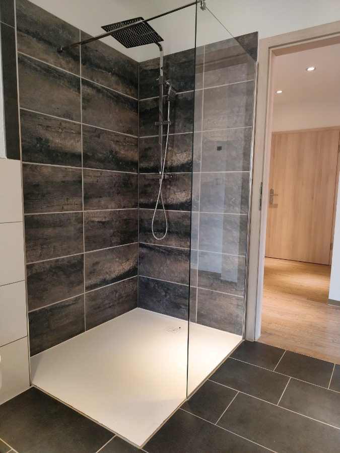 Bodengleiche große Dusche