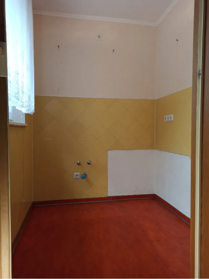 Die Küche mit Fenster