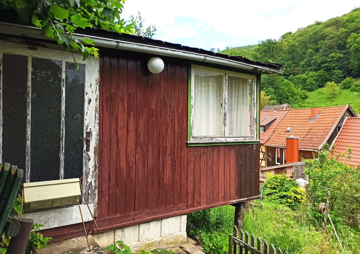 Das kleine Gartenhäuschen, oberhalb des Gartens
