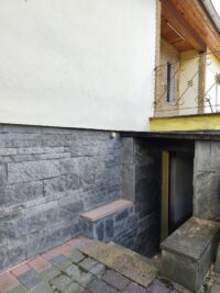 Der separate Zugang zum Kellergeschoss von außen