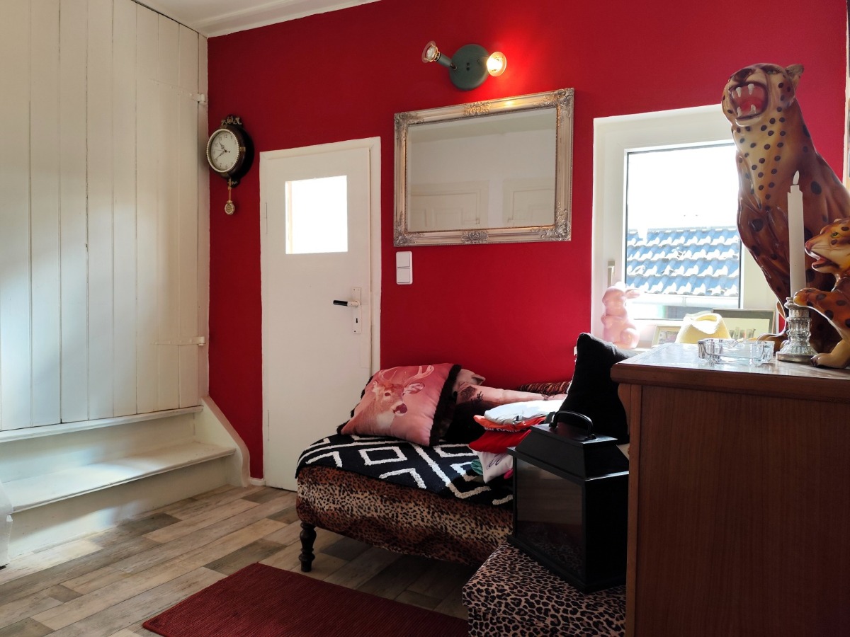 Der Flur im Obergeschoss, Zugang zum Balkon