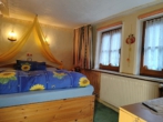 Schlafzimmer im Obergeschoss - Fachwerkhaus mit kleiner Dachterrasse & Schlossblick in Stolberg (Harz)