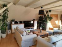 Das helle Wohnzimmer im Obergeschoss