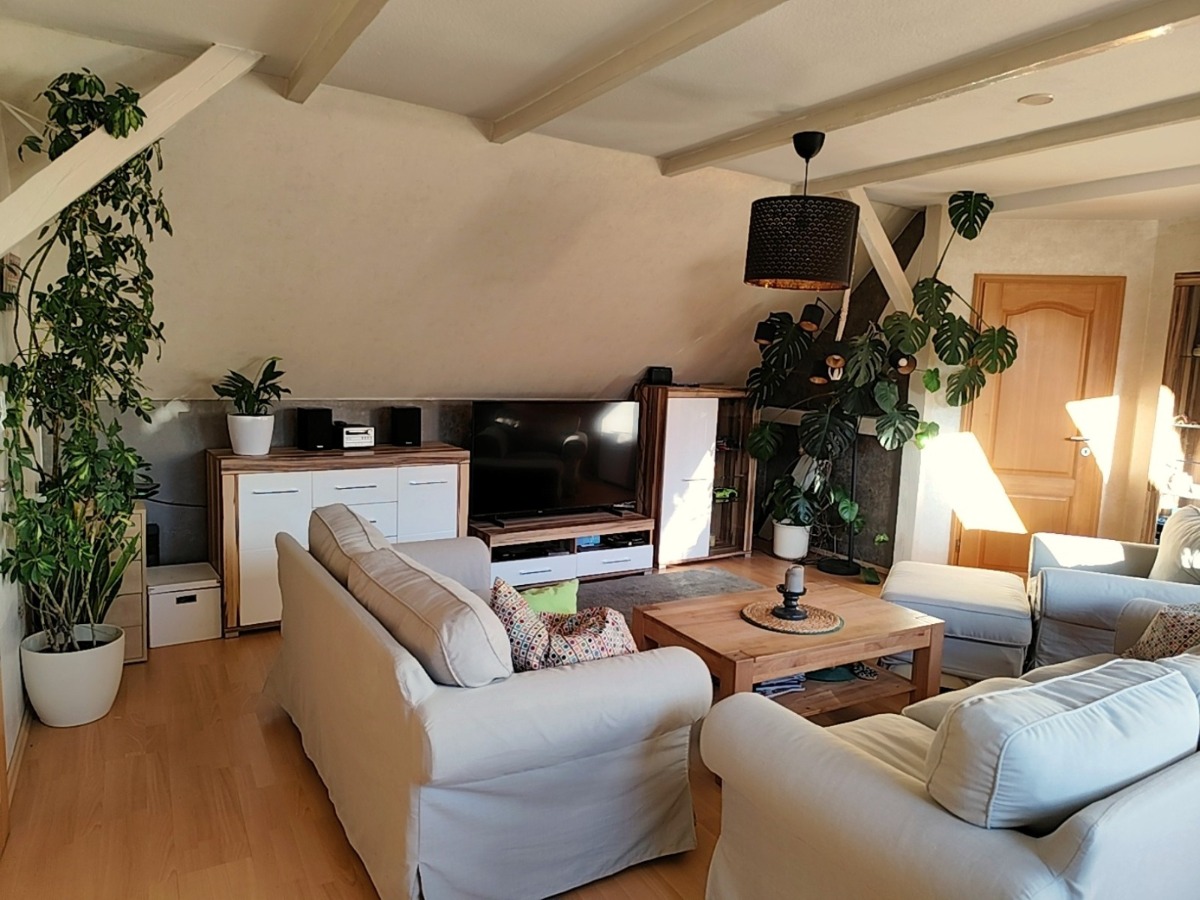 Das helle Wohnzimmer im Obergeschoss