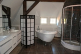 Modernes Bad, mit freistehender Badewanne und Dusche - Gepflegtes Mehrfamilienhaus mit 6 Wohneinheiten/vermietet in Walkenried zu verkaufen
