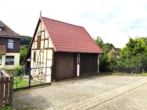 Die Garagen und Zufahrt auf das Grundstück - Gepflegtes Mehrfamilienhaus mit 6 Wohneinheiten/vermietet in Walkenried zu verkaufen